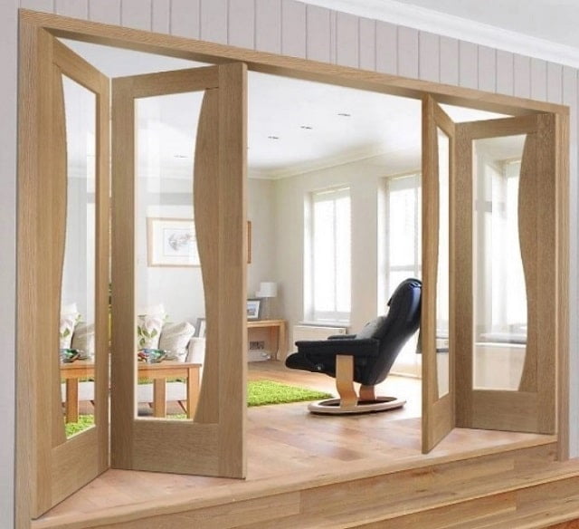 cửa kính cường lực khung gỗ