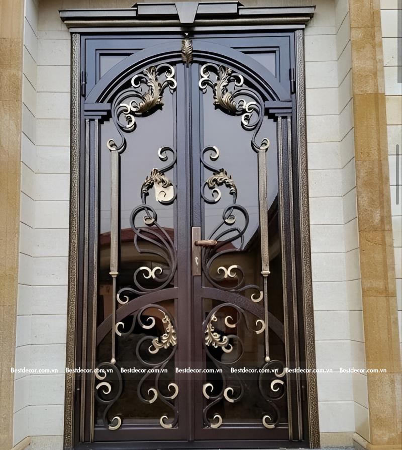 Mẫu cửa sắt Pano kính hoa văn hiện đại giúp ngôi nhà tăng thêm đẹp đẽ